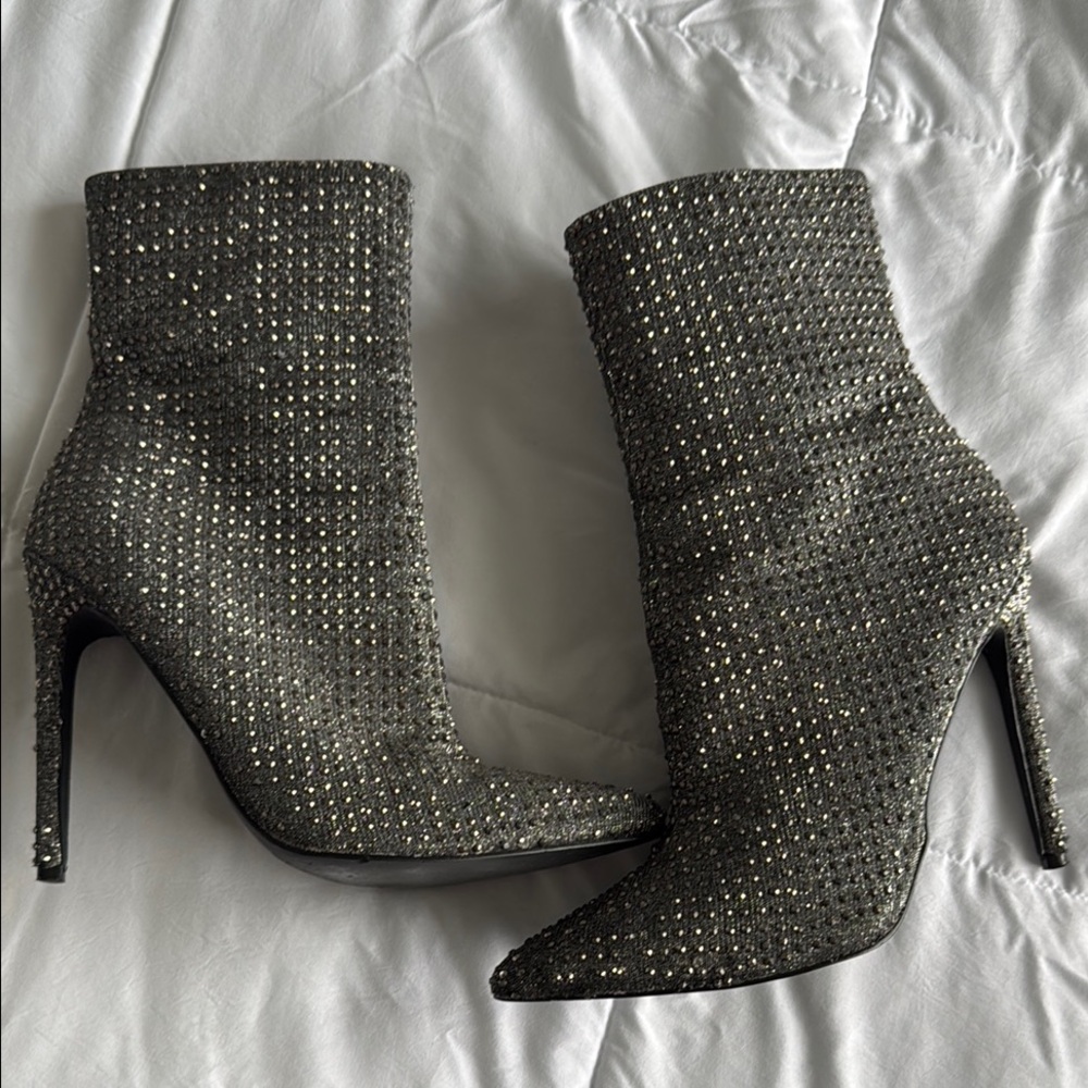 CARDI B x STEVE MADDEN RHINESTONE BOOTIE SIZE 8